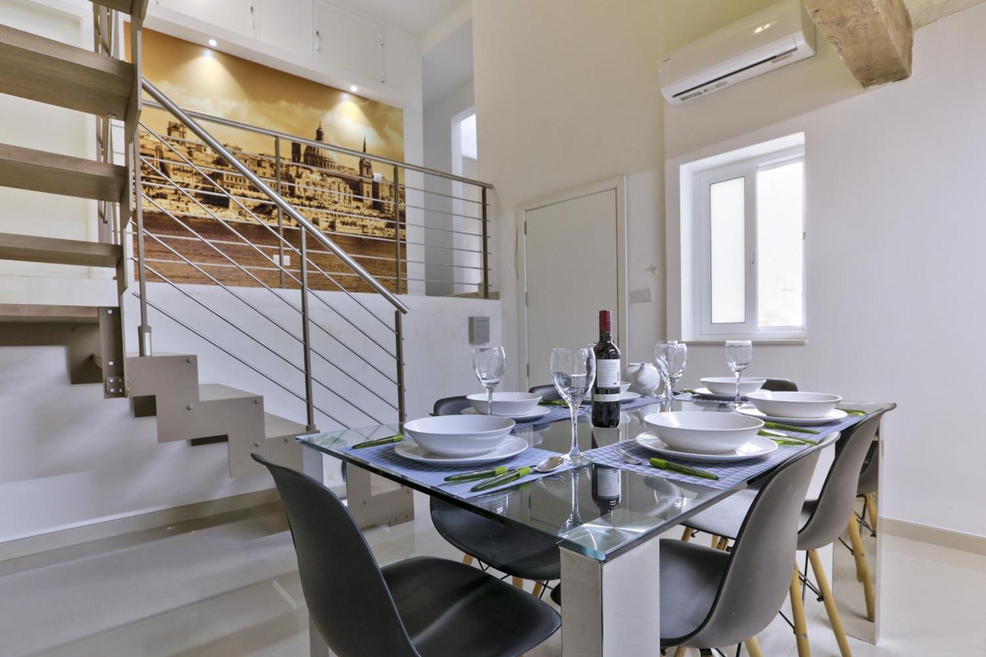 Exquisite 3-bedroom Duplex Penthouse With Jacuzzi In Centre *