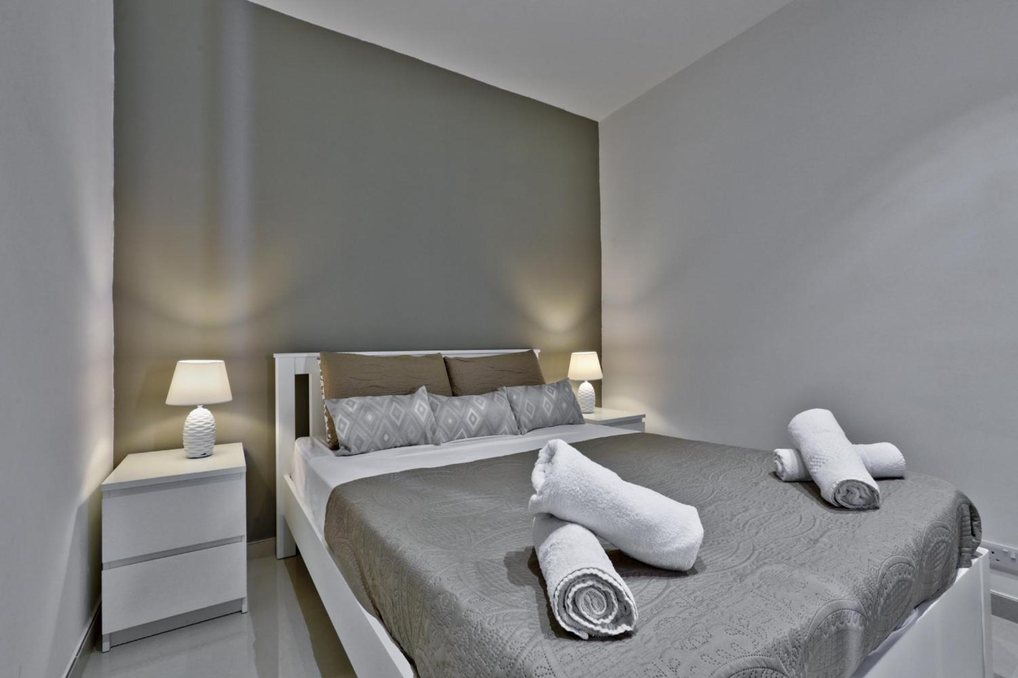 Exquisite 3-bedroom Duplex Penthouse With Jacuzzi In Centre Valletta
