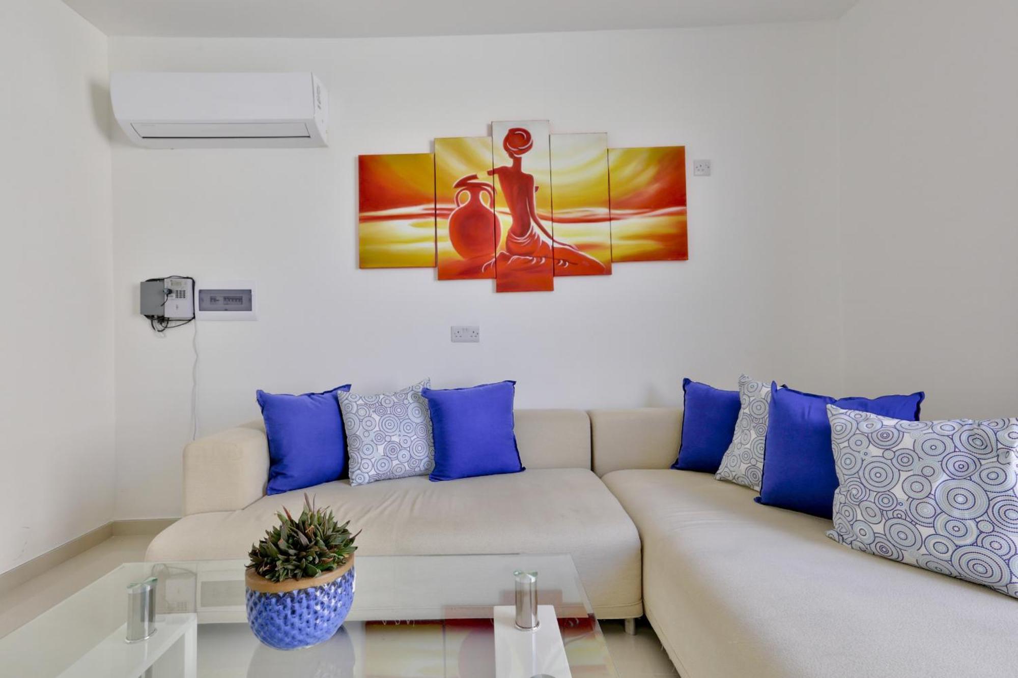 Apartment Exquisite 3-bedroom Duplex Penthouse With Jacuzzi In Centre