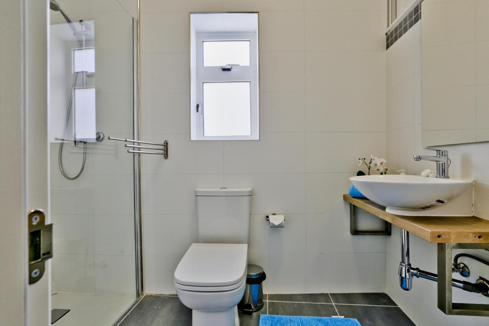 Exquisite 3-bedroom Duplex Penthouse With Jacuzzi In Centre Apartment *