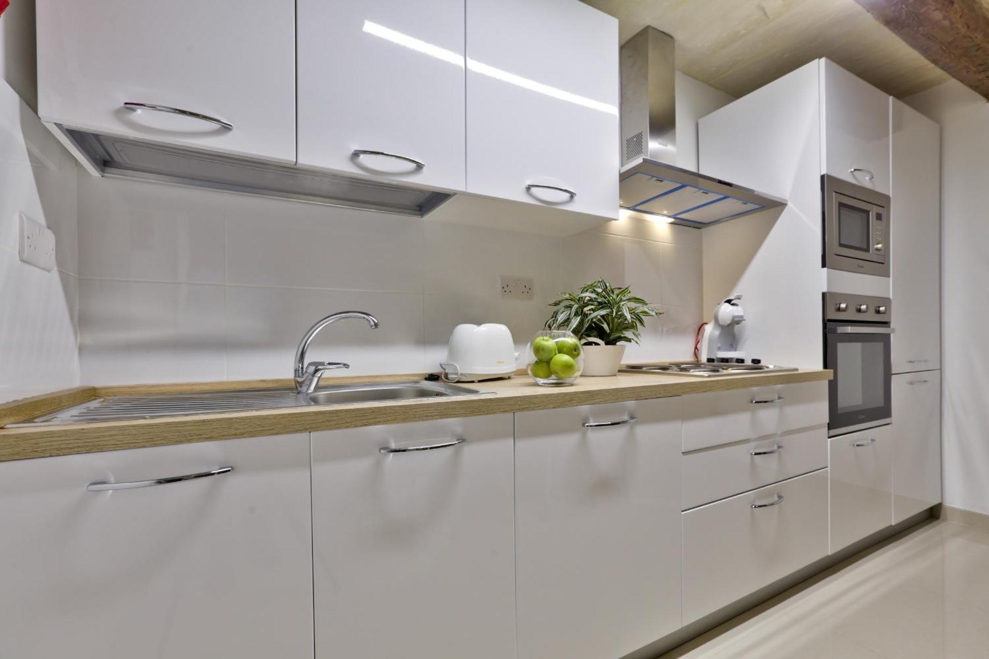 Apartment Exquisite 3-bedroom Duplex Penthouse With Jacuzzi In Centre Valletta