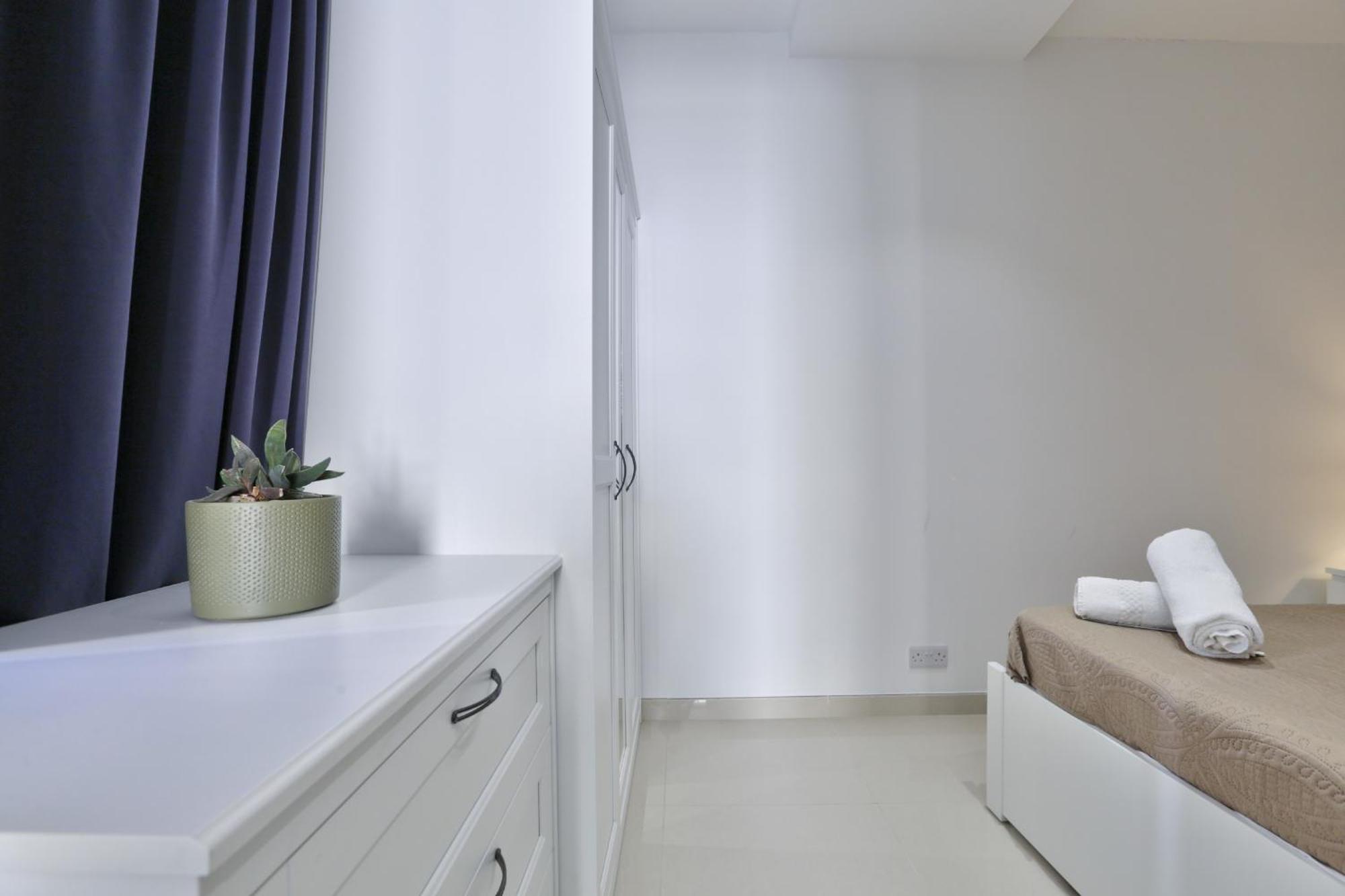 Apartment Exquisite 3-bedroom Duplex Penthouse With Jacuzzi In Centre