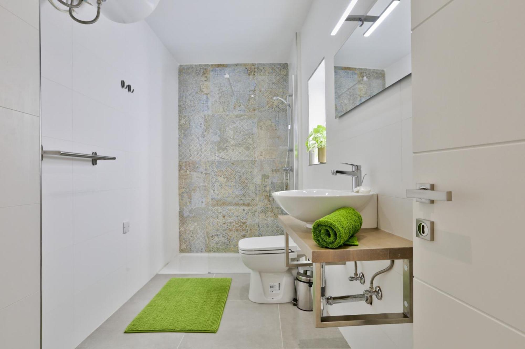 Exquisite 3-bedroom Duplex Penthouse With Jacuzzi In Centre Apartment *