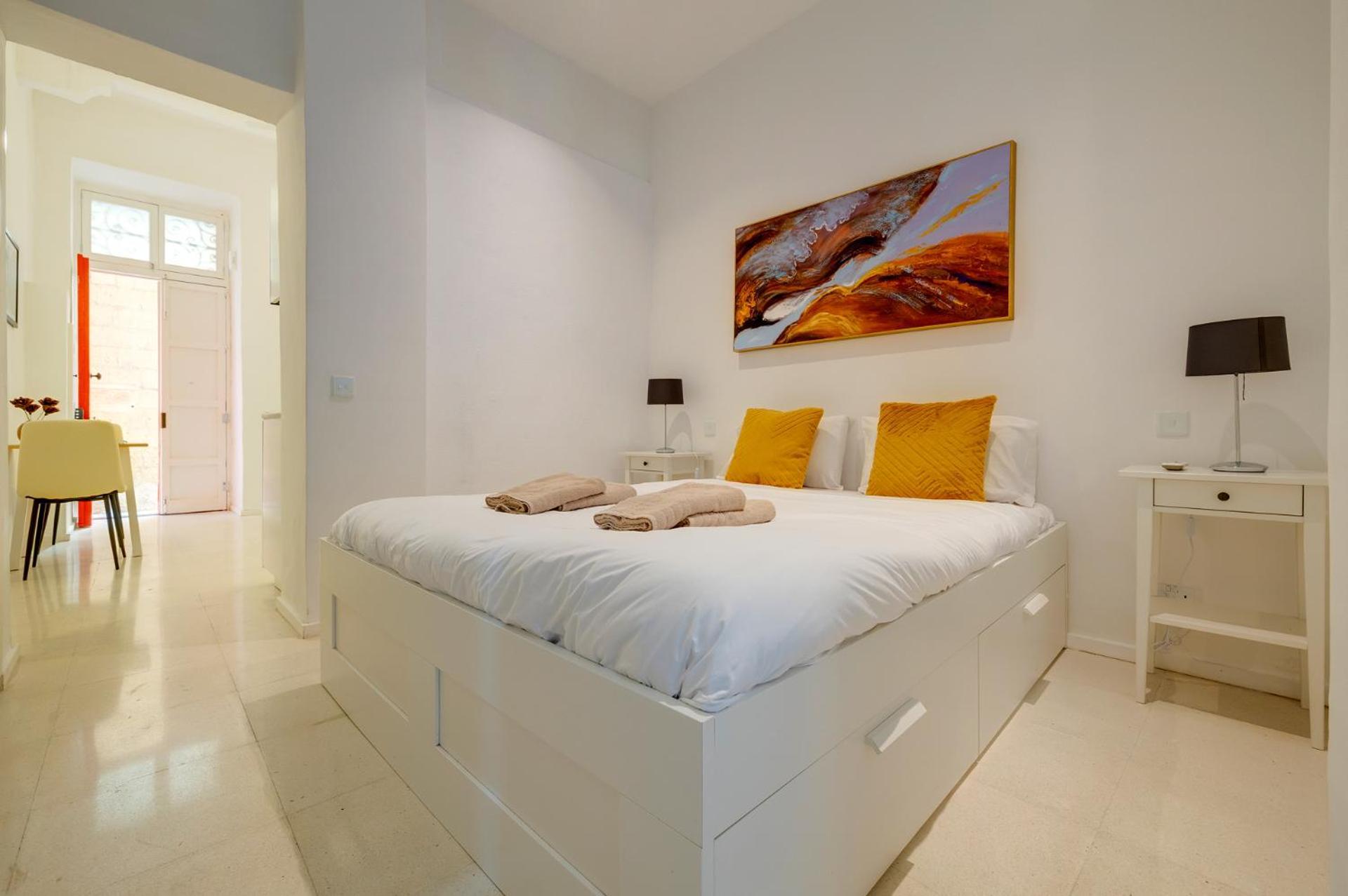Trendy 1 Bedroom In The Heart Of Apartment