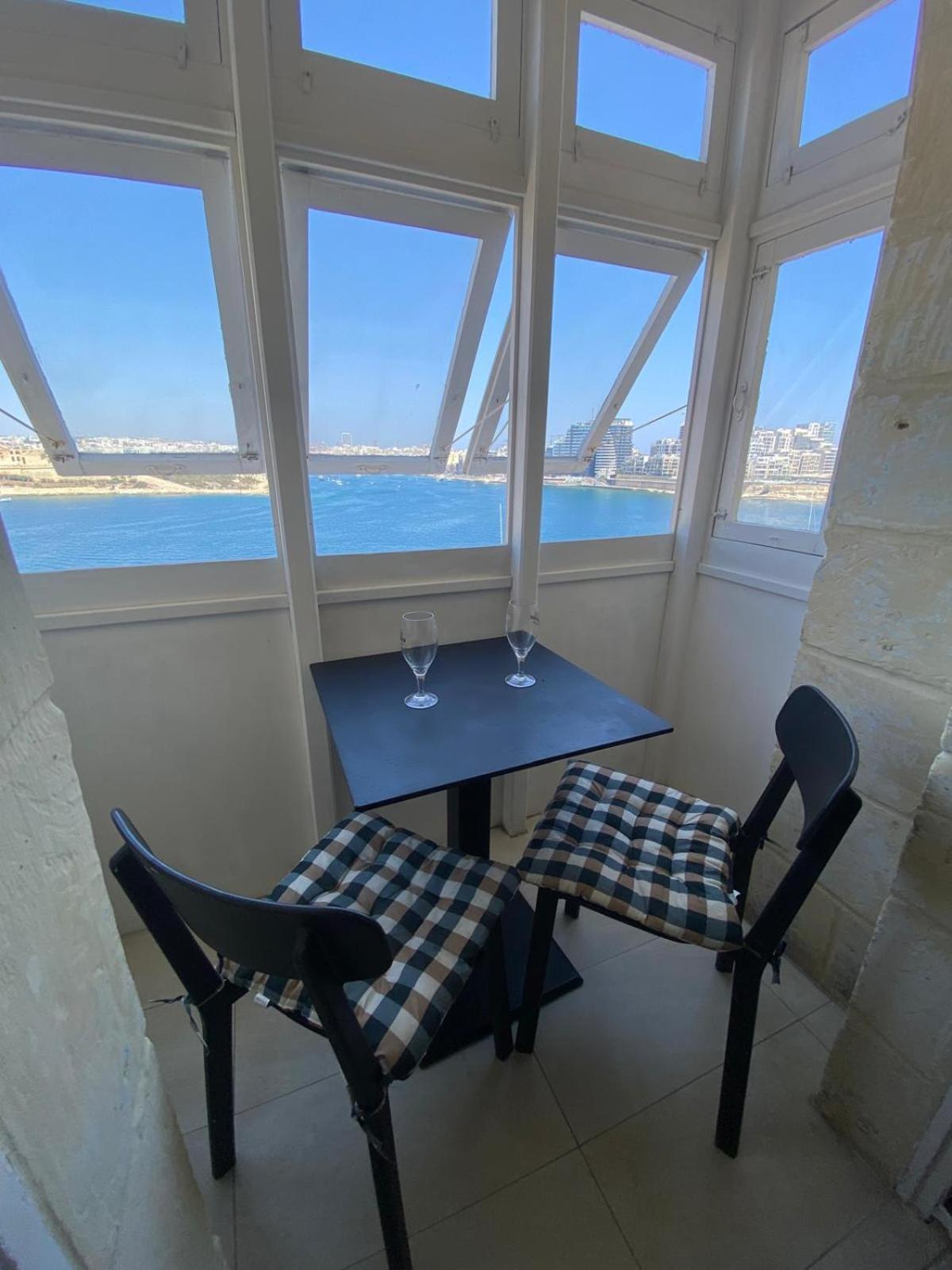 Seafront Apartment *