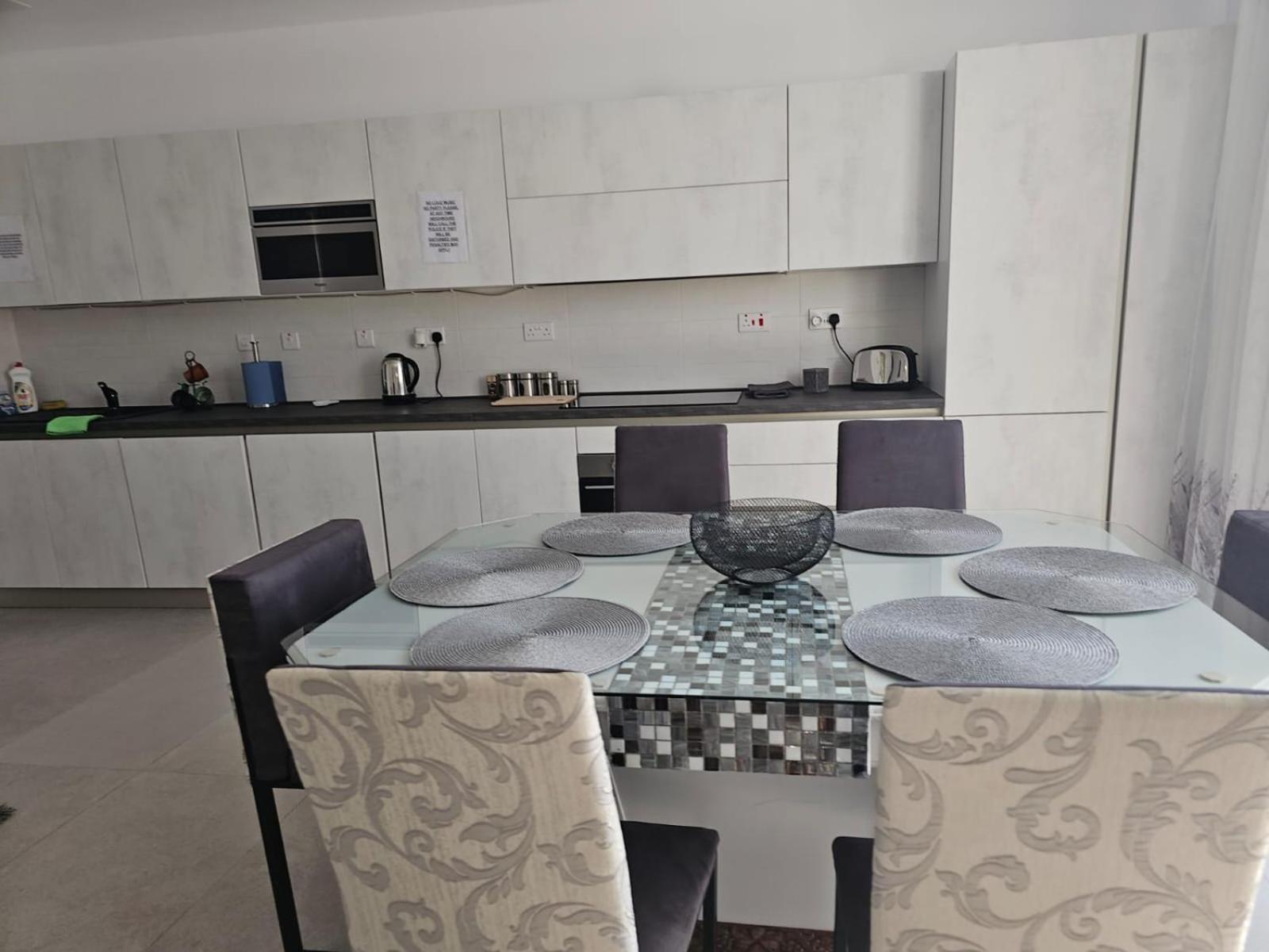 Apartment Penthouse Cathedral And Seaview Terrace Valletta