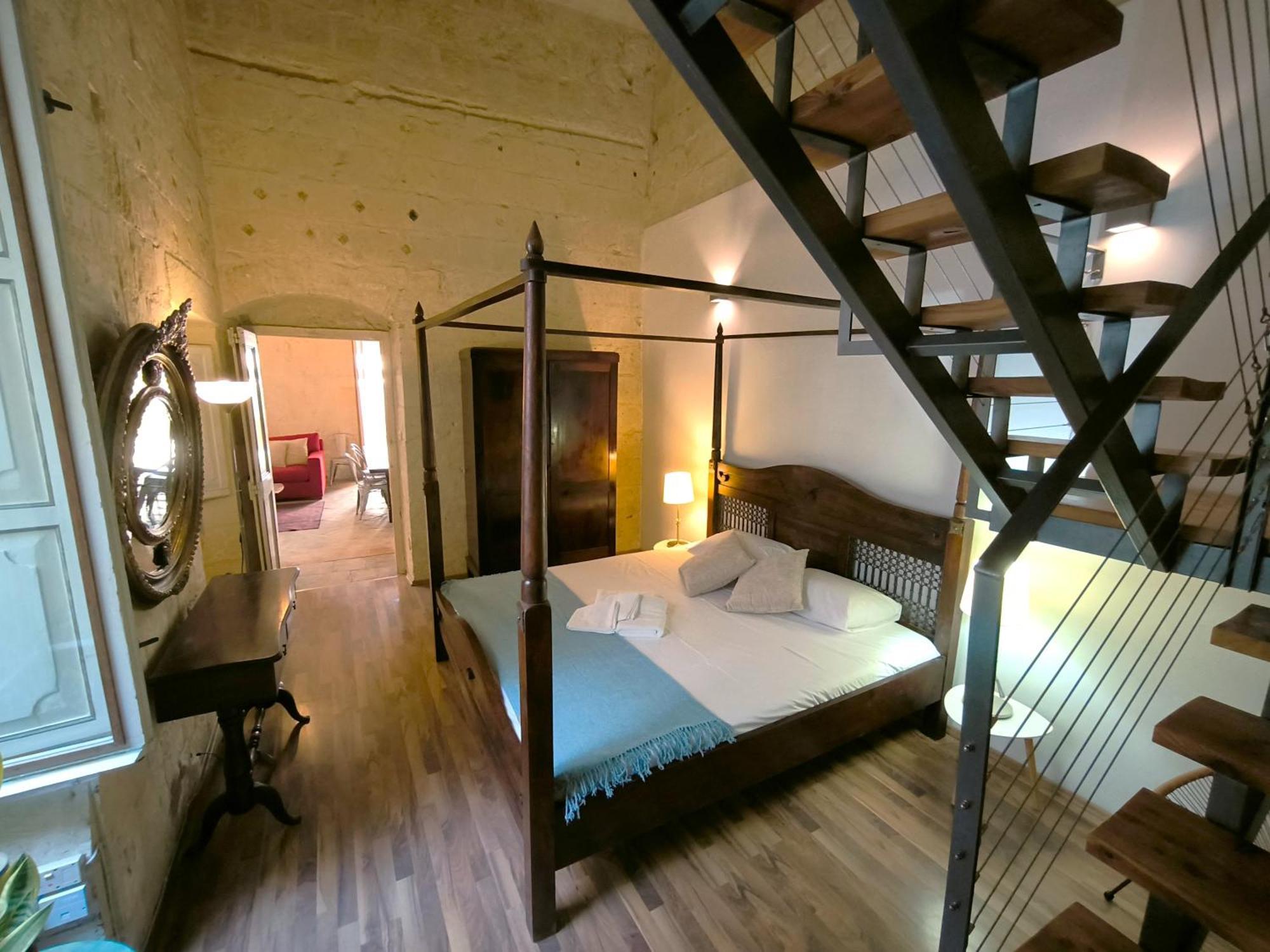 Apartment Stunning 3 Bedroom Town House