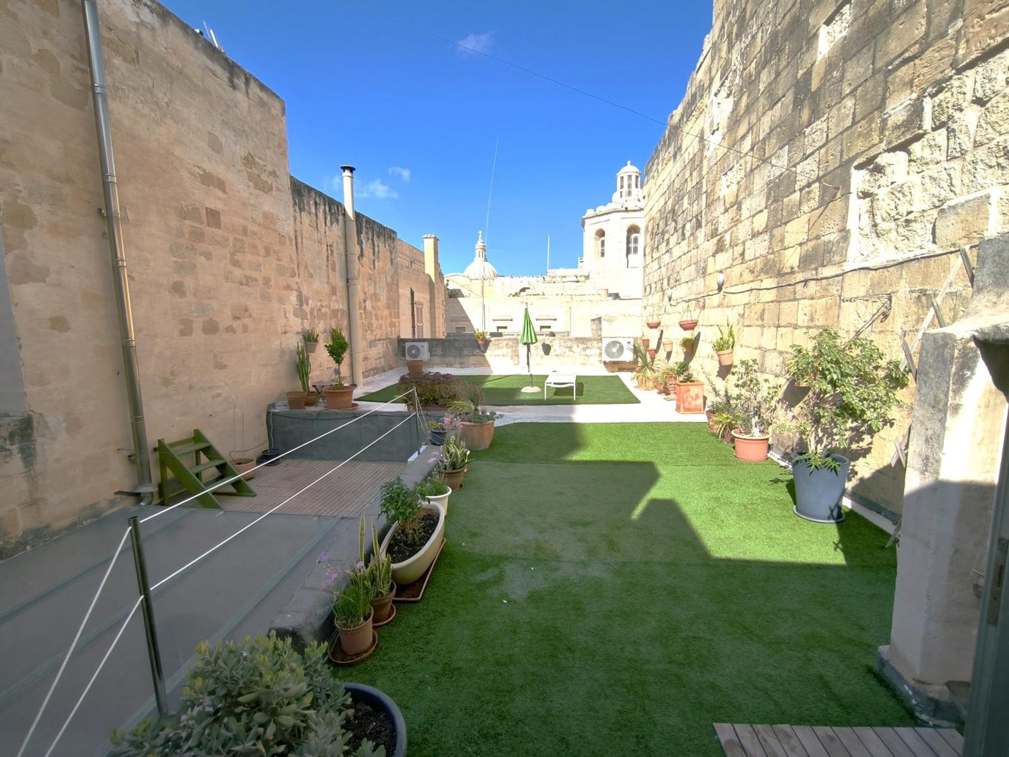 Apartment Stunning 3 Bedroom Town House *