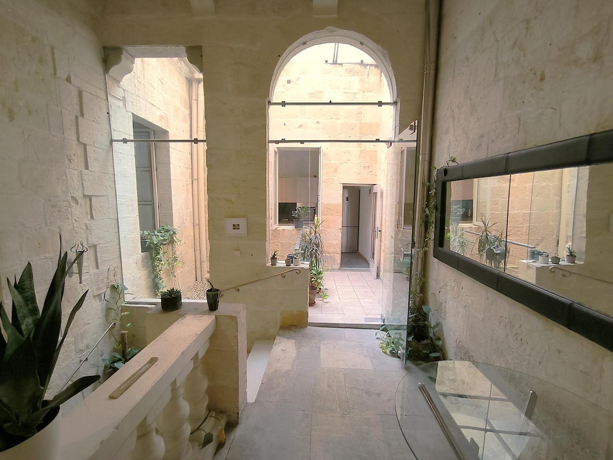 Stunning 3 Bedroom Town House Apartment