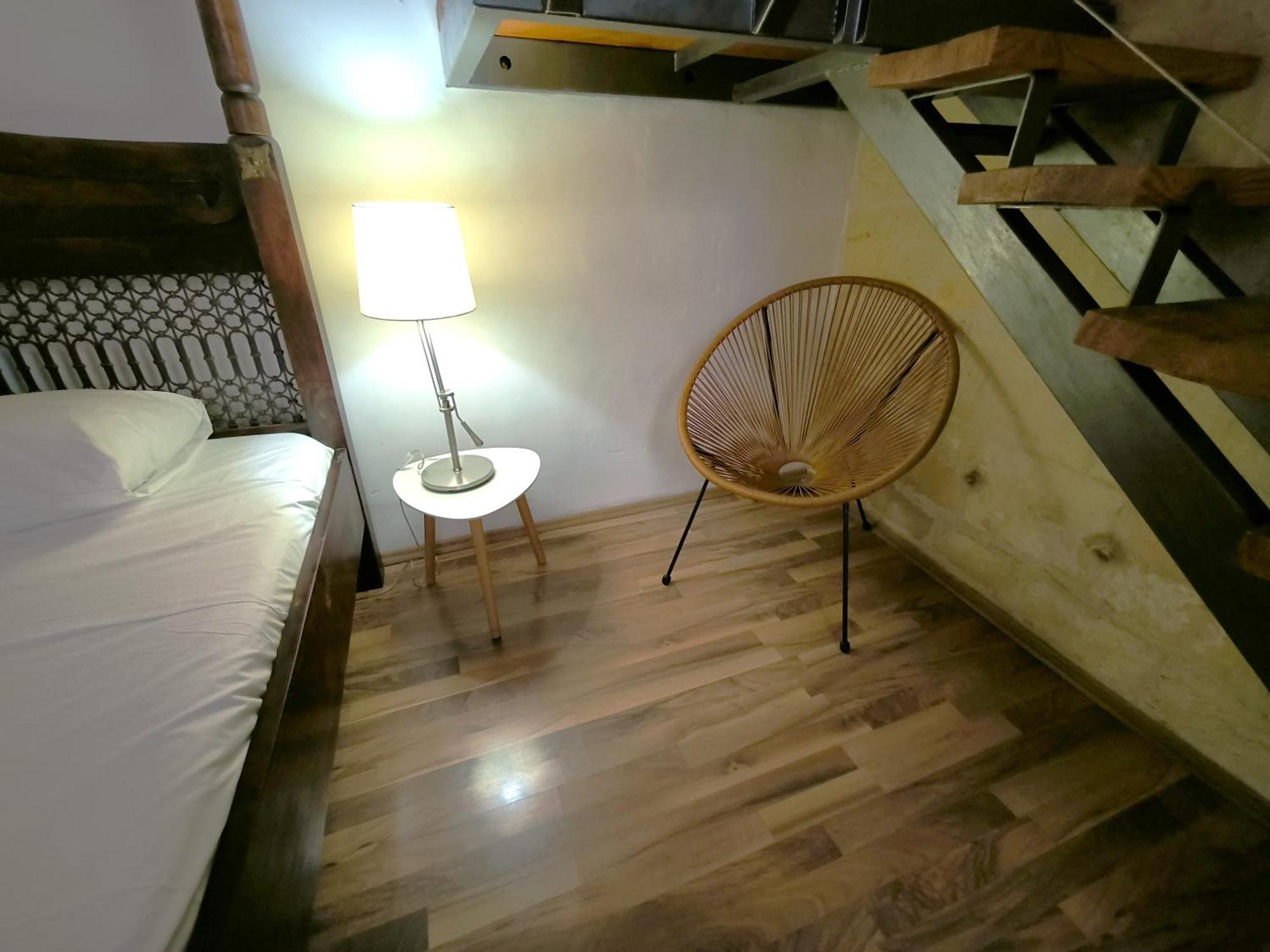 Stunning 3 Bedroom Town House Apartment *