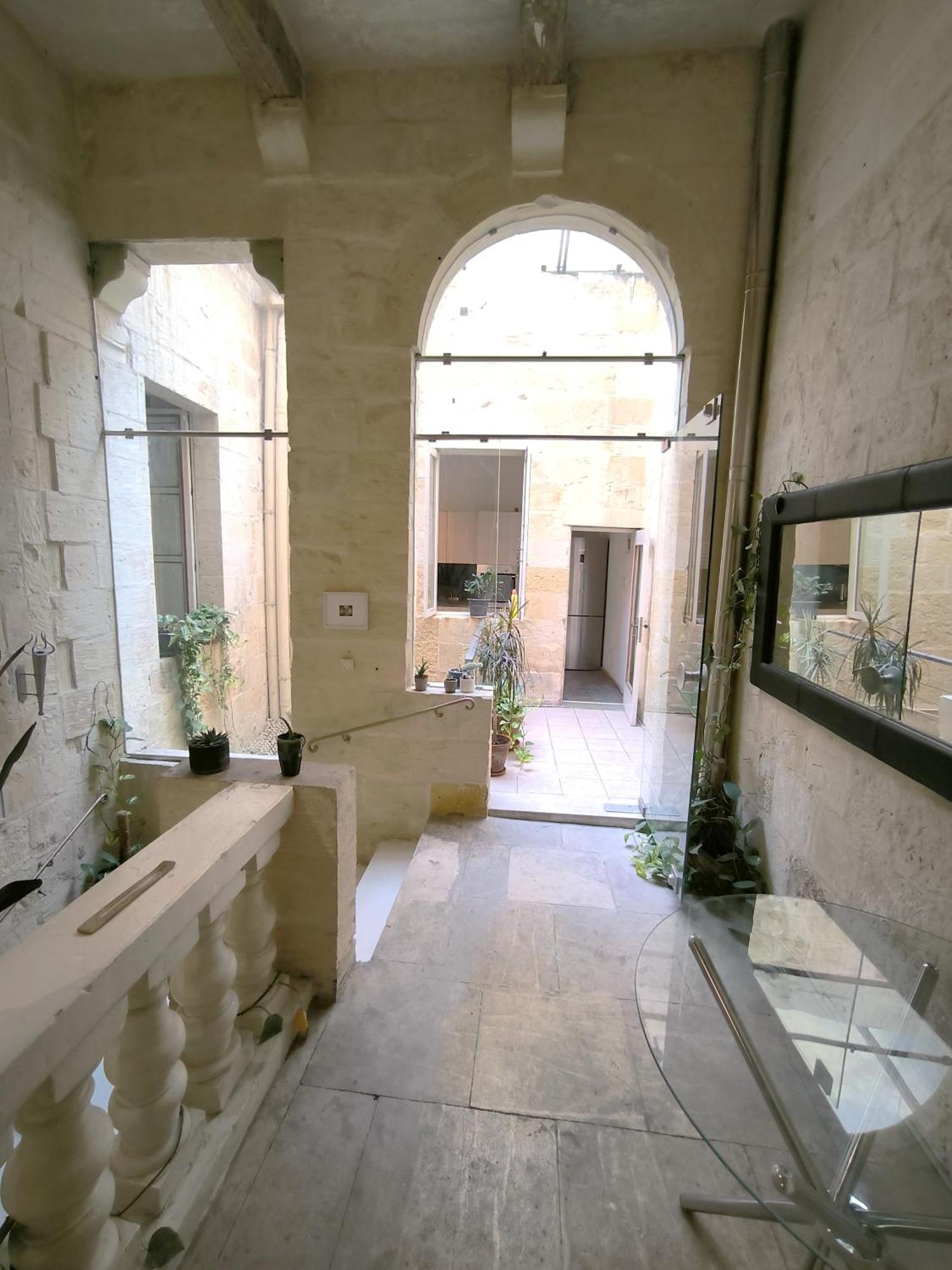 Stunning 3 Bedroom Town House *