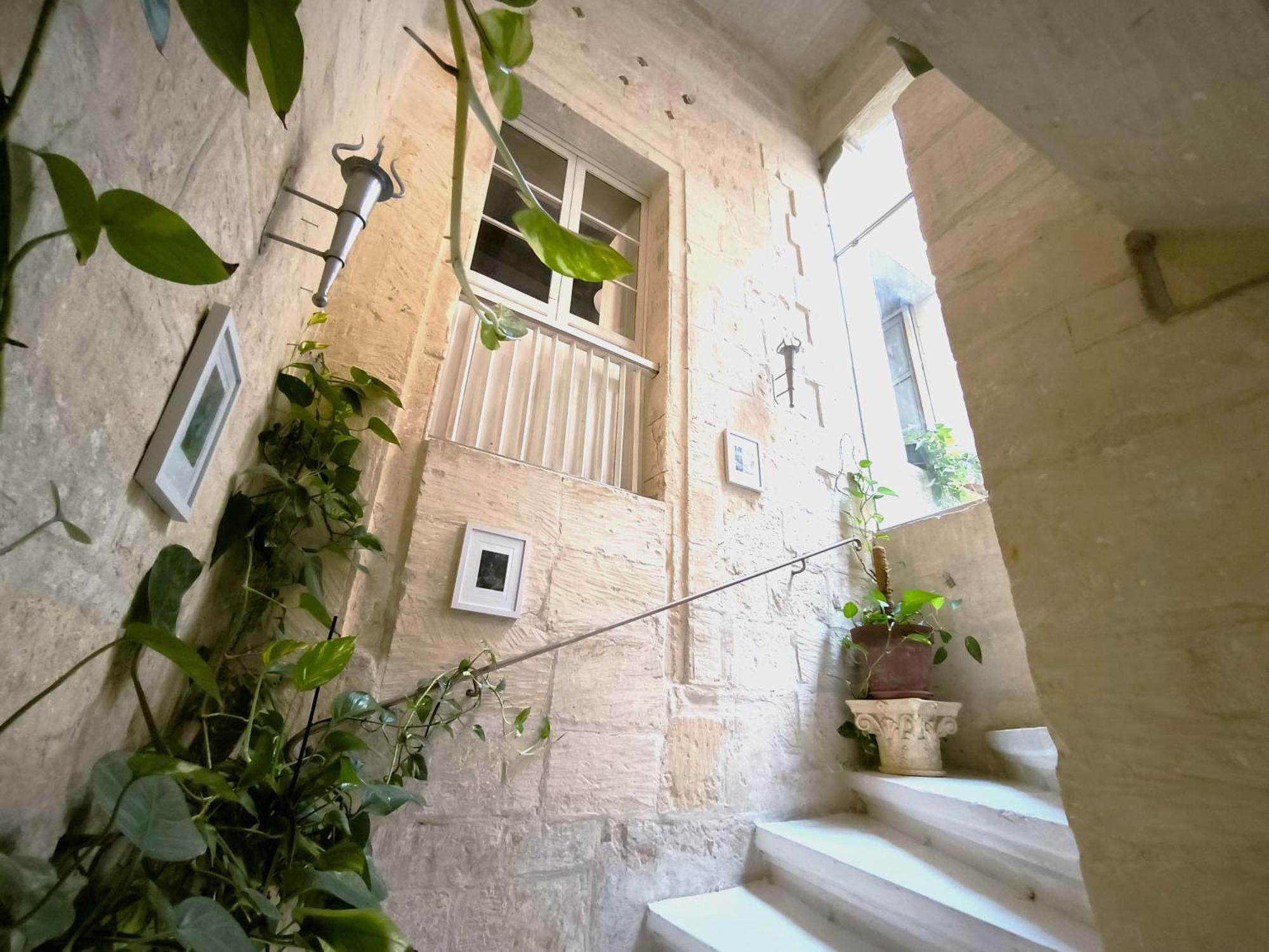 Stunning 3 Bedroom Town House Apartment *