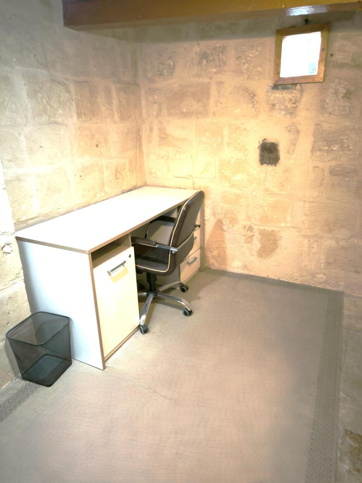 Stunning 3 Bedroom Town House Apartment *
