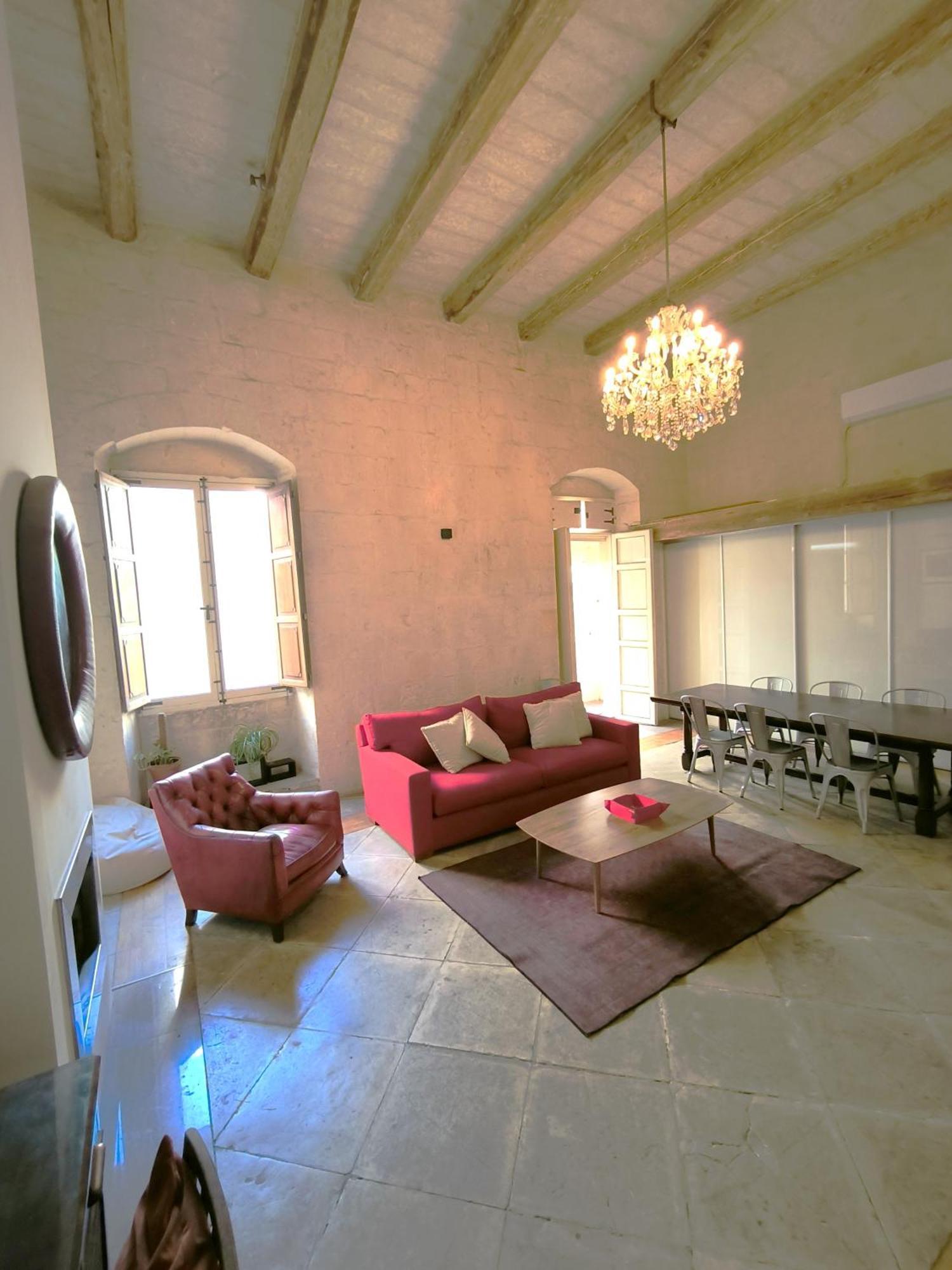 Stunning 3 Bedroom Town House *