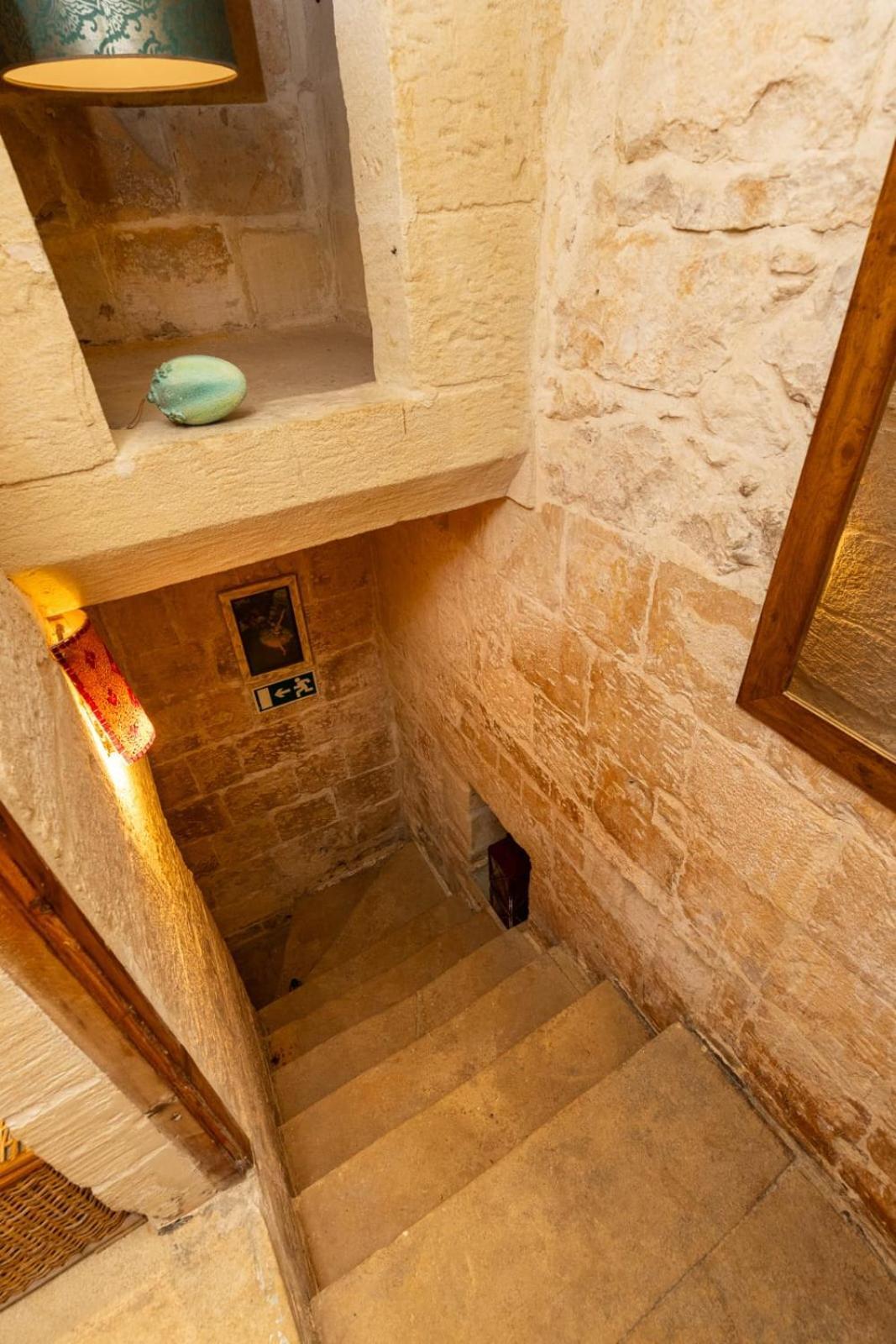Valletta, Renaissance Building Apartment *