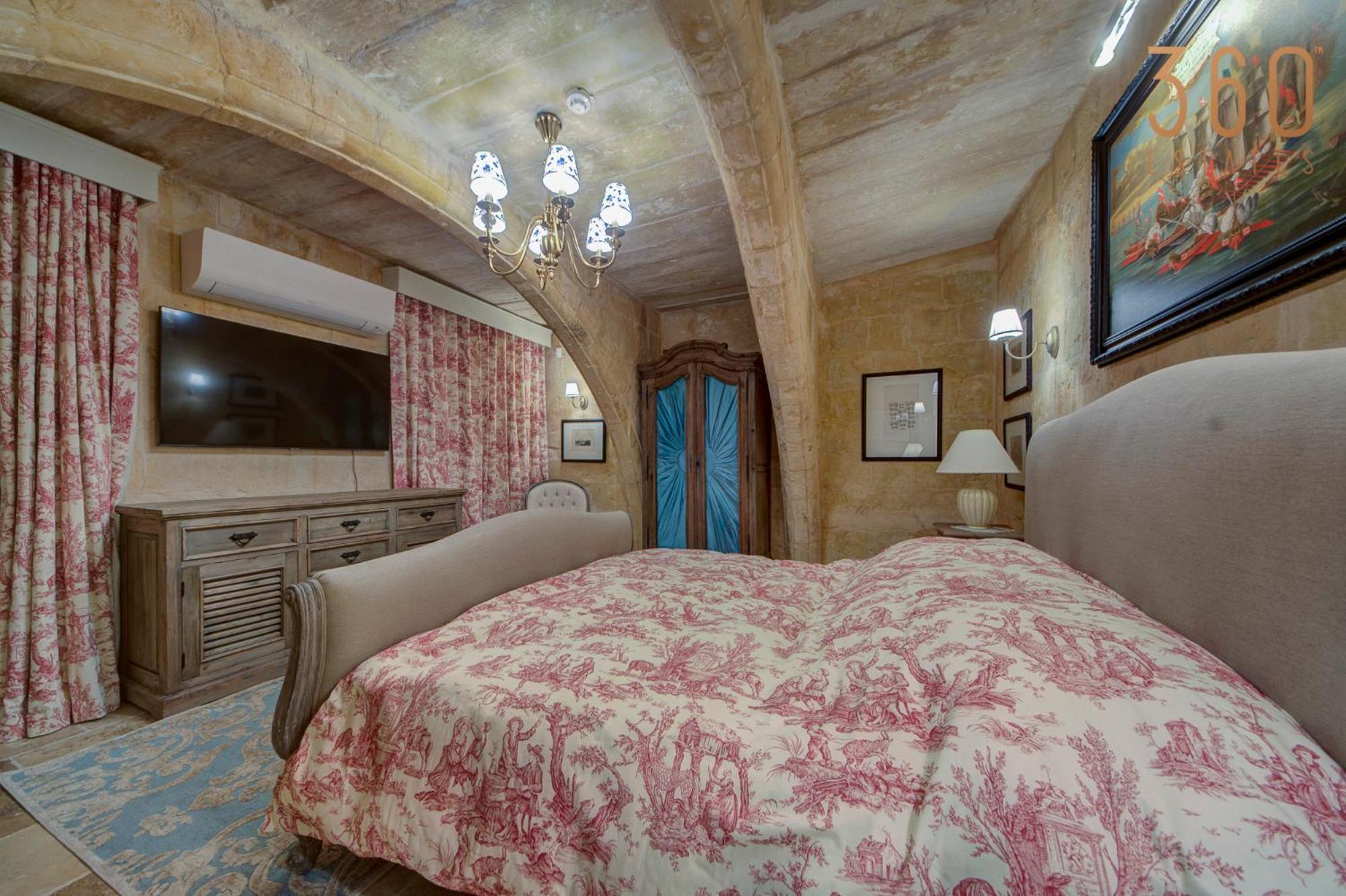 Villa A Luxurious Palazzo In Valetta With Private Pool By 360 Estates Valletta