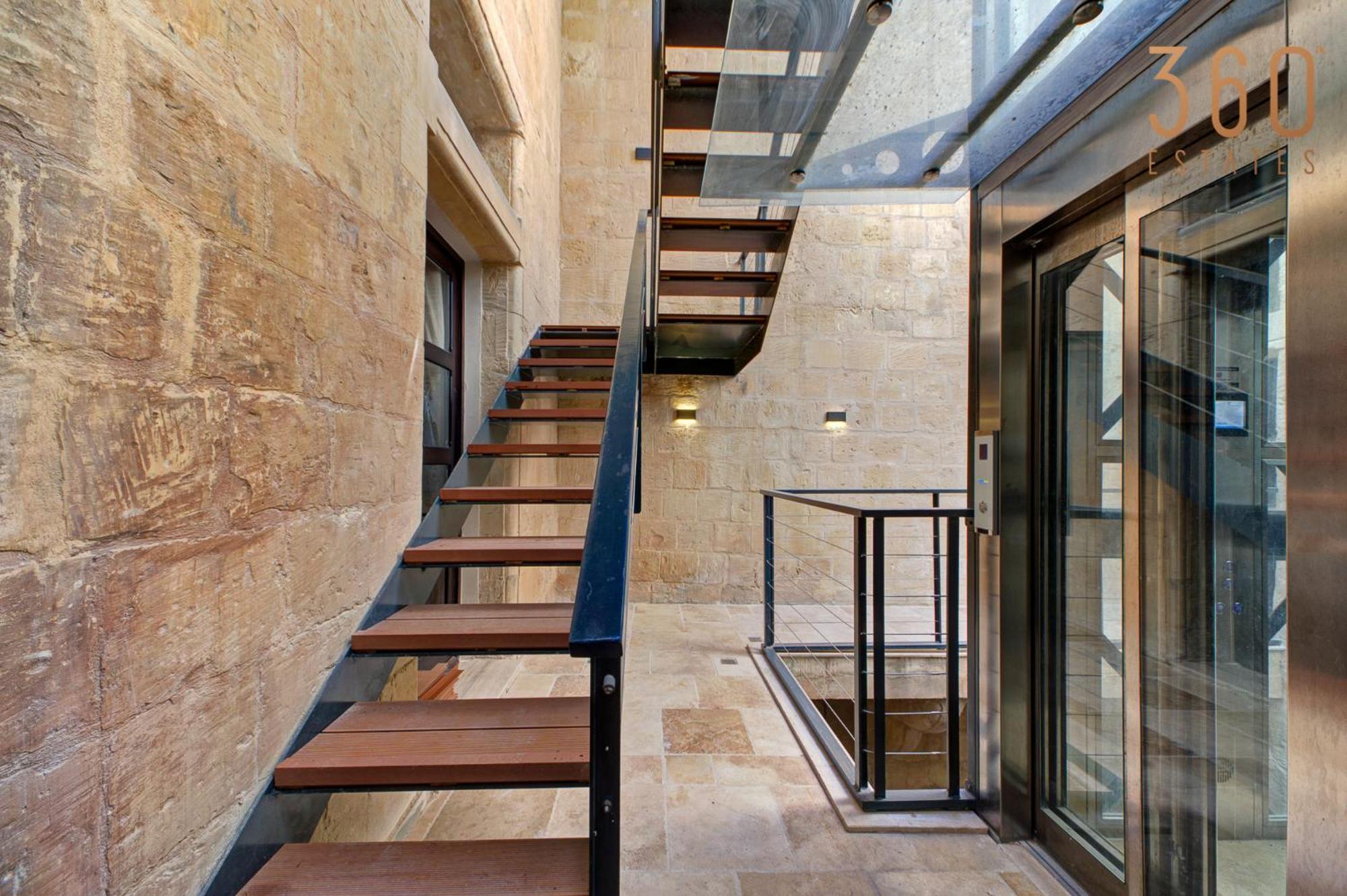 A Luxurious Palazzo In Valetta With Private Pool By 360 Estates Villa