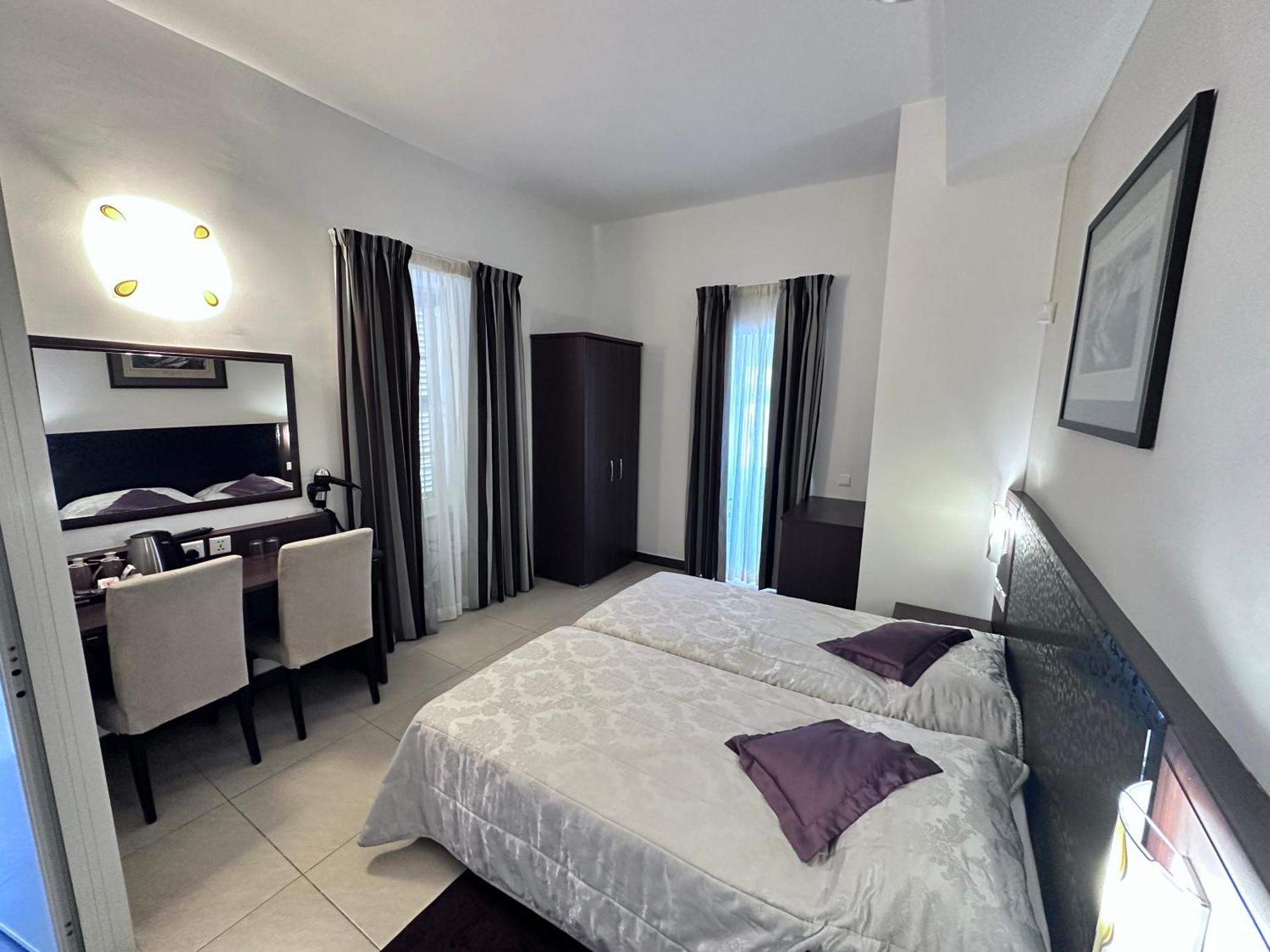 Grand Harbour Hotel 2*