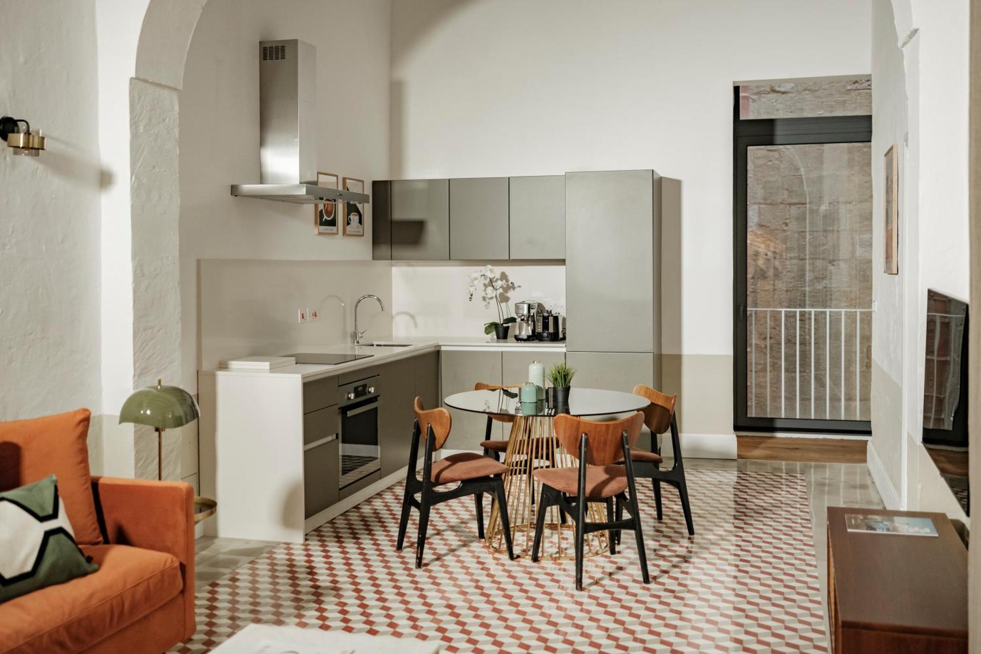 136 Old Bakery Apartment *