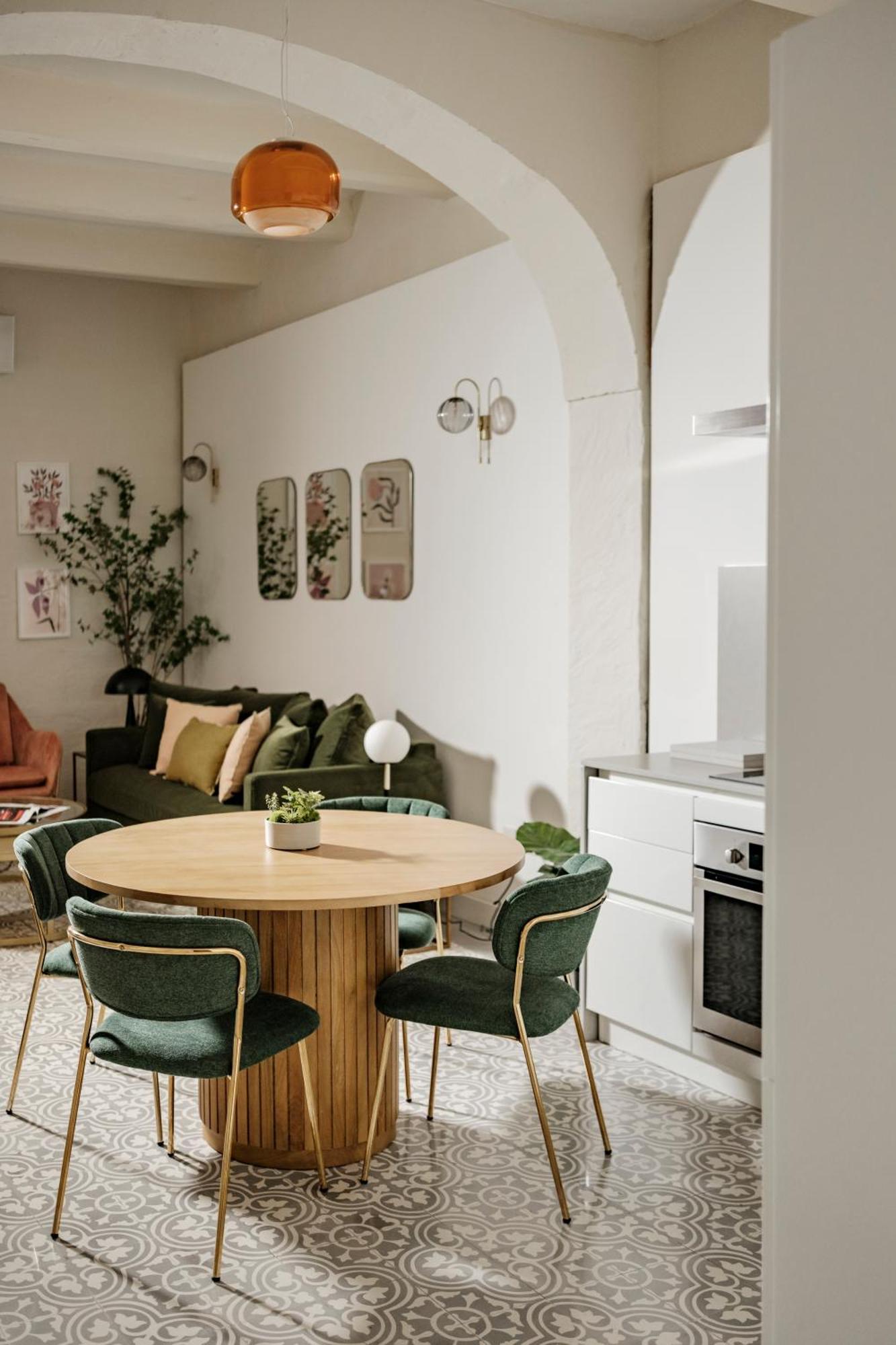136 Old Bakery Apartment *
