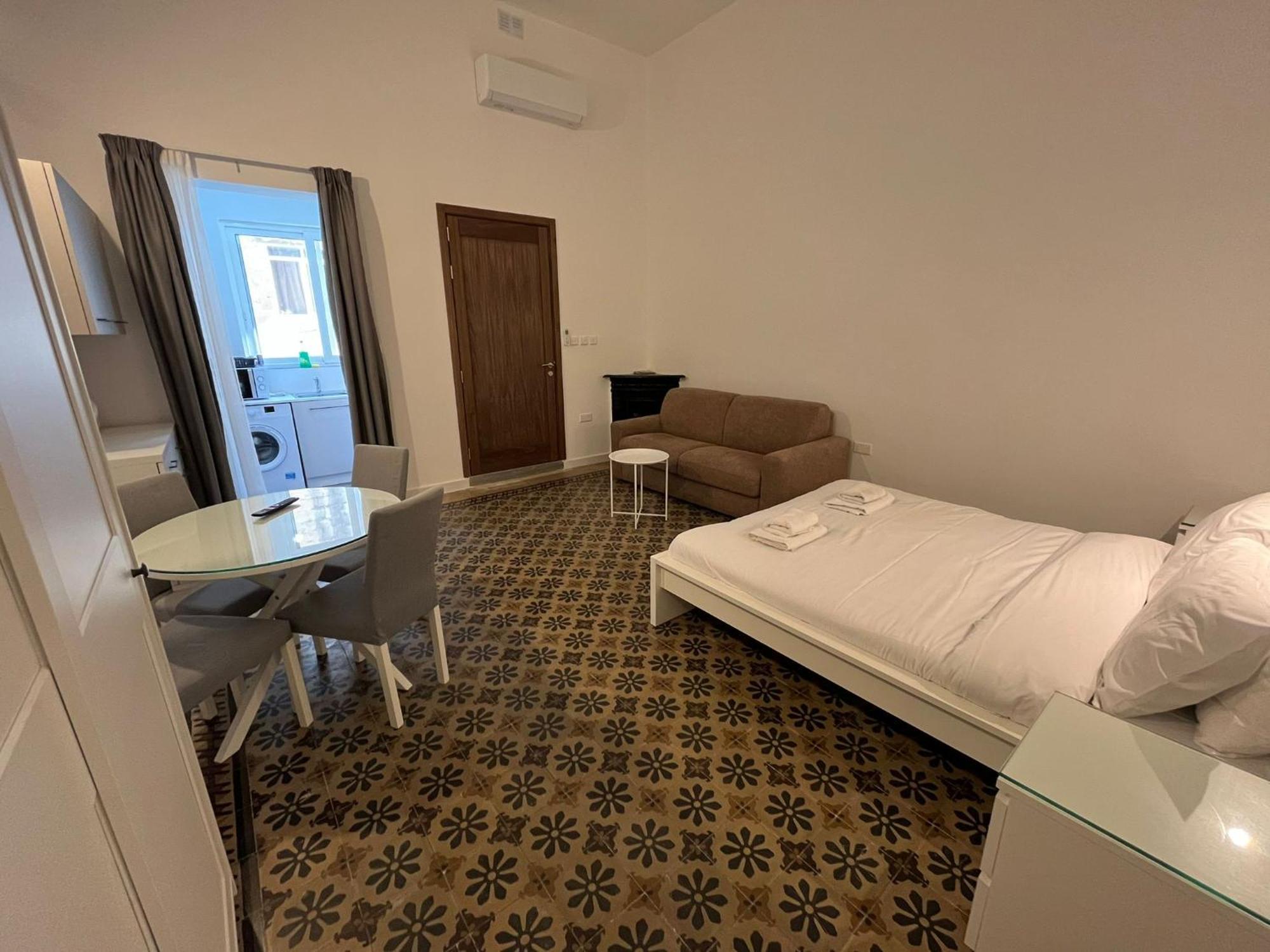 The Old Mint 3 *