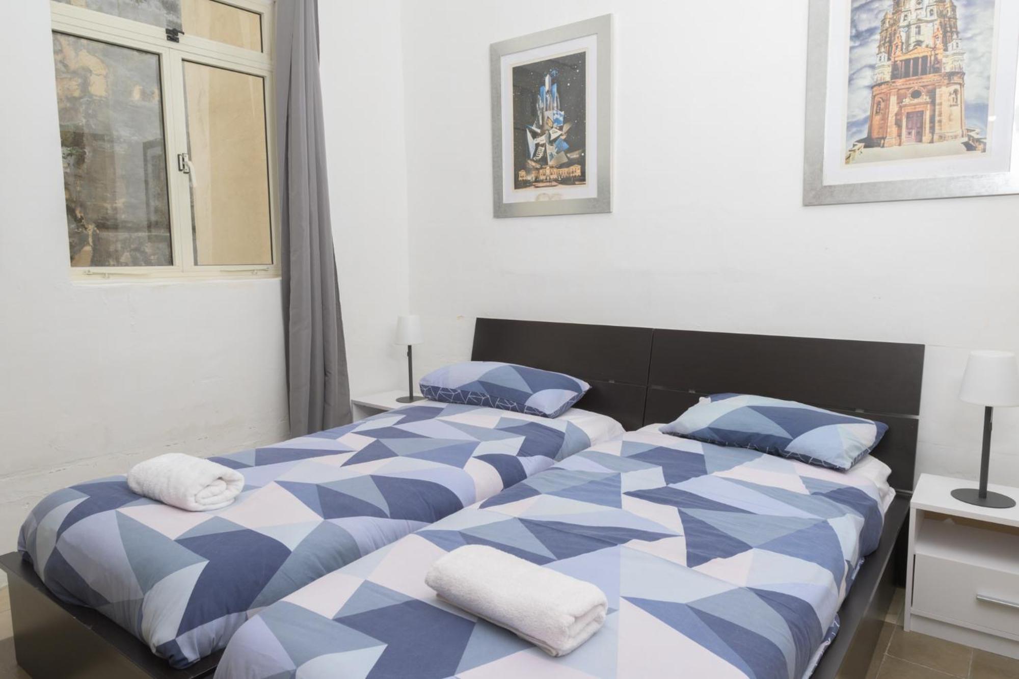 Stylish 2 Bedrooom Centre With Terrace *