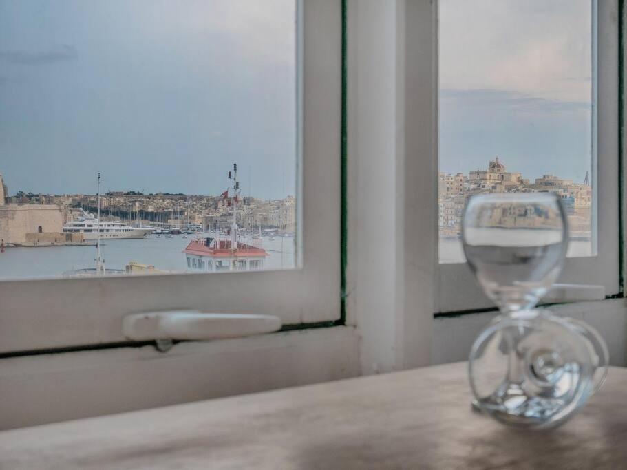 Apartment Seafront In
