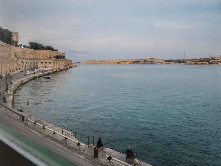 Apartment Seafront In *