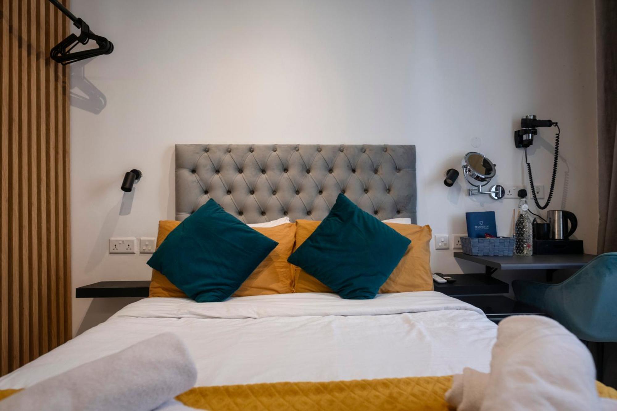 Mandera's Boutique & Dorms Guest house *