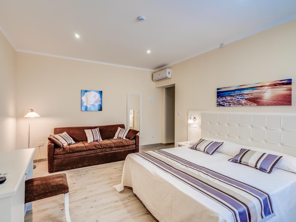 Tano's Boutique Bed & Breakfast *