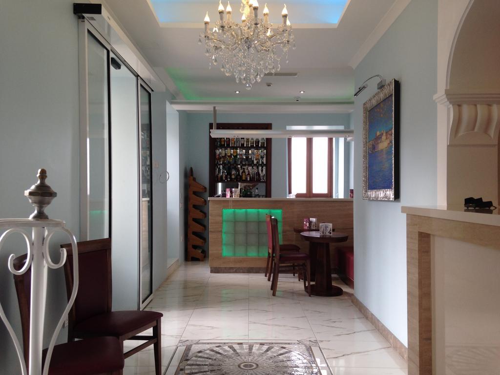 Grand Harbour Hotel
