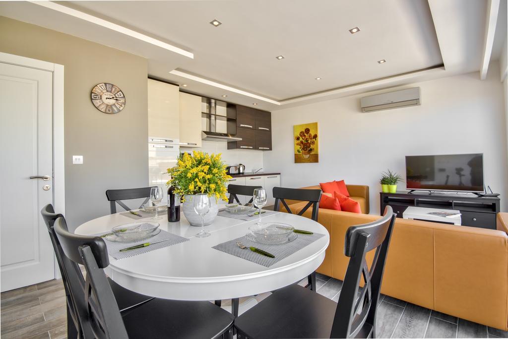 Luxe 3-bedroom Duplex Penthouse With Sea View Terrace And Jacuzzi * Valletta