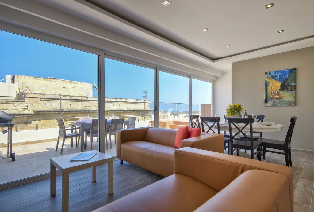 Luxe 3-bedroom Duplex Penthouse With Sea View Terrace And Jacuzzi Valletta
