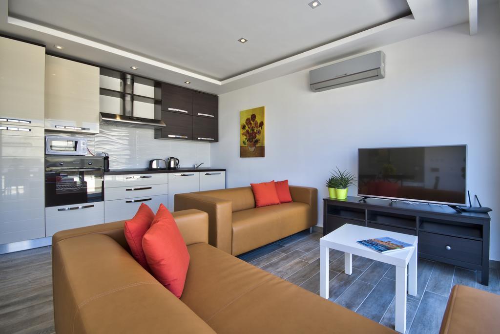 Luxe 3-bedroom Duplex Penthouse With Sea View Terrace And Jacuzzi Valletta