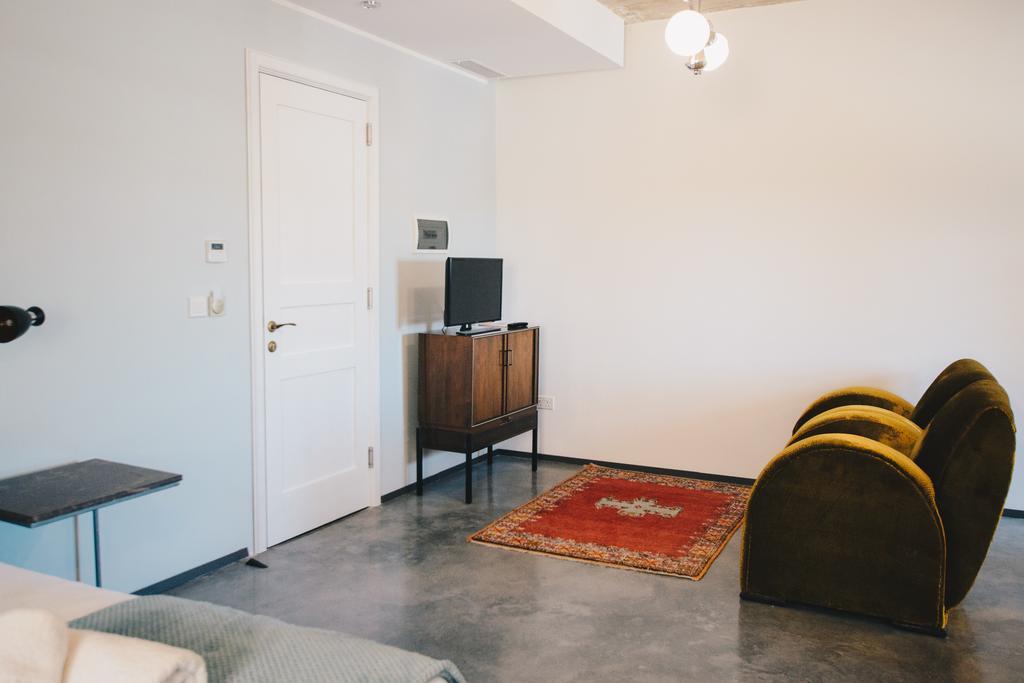 Apartment Sally Port *
