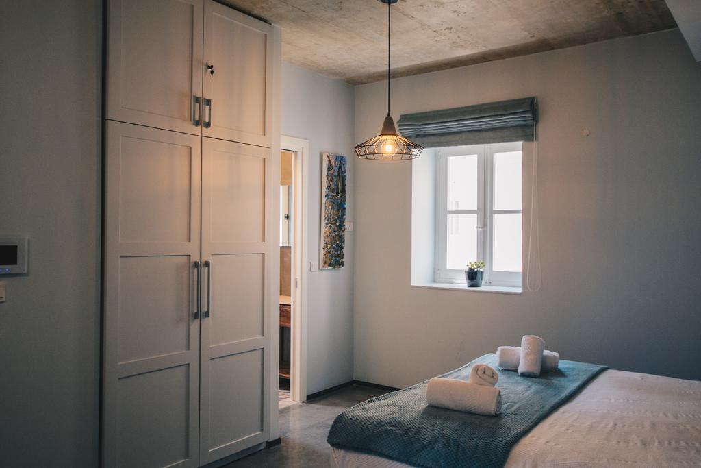 Sally Port Apartment *