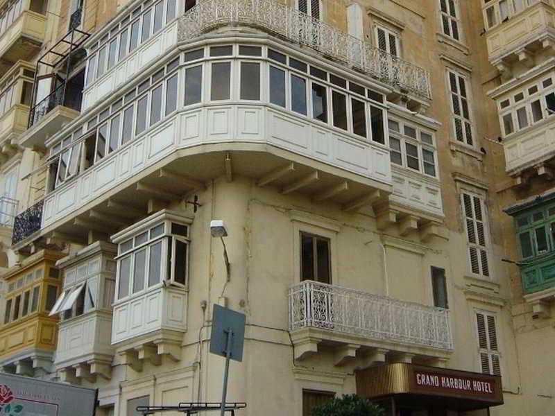Grand Harbour Hotel 2*