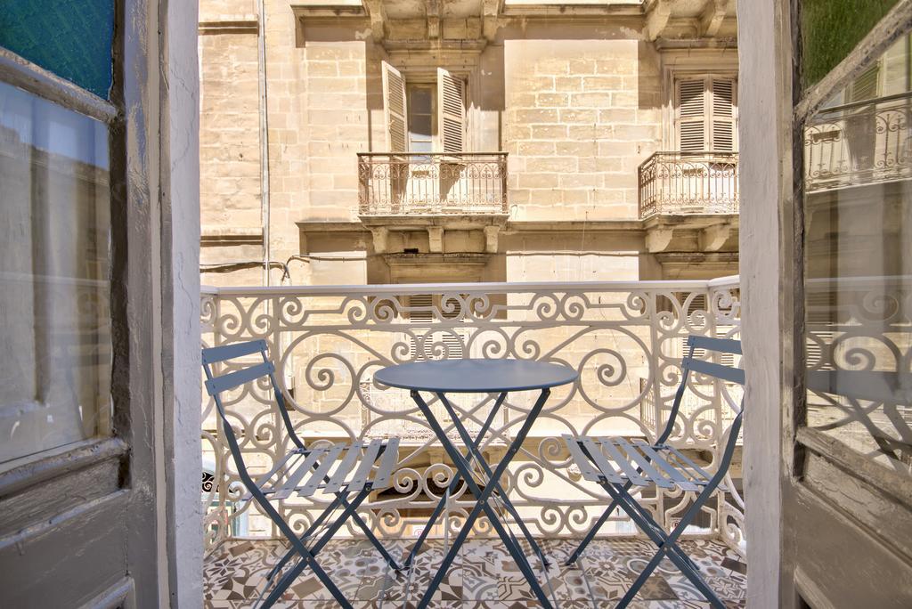 Central Two Bedroom Apartment *