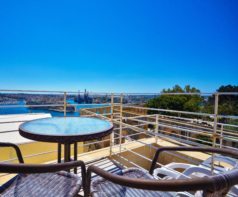 Castille Penthouses Aparthotel Valeta