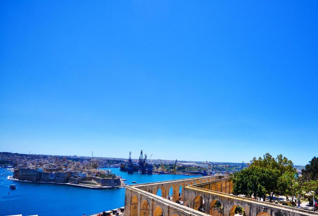 Castille Penthouses Aparthotel