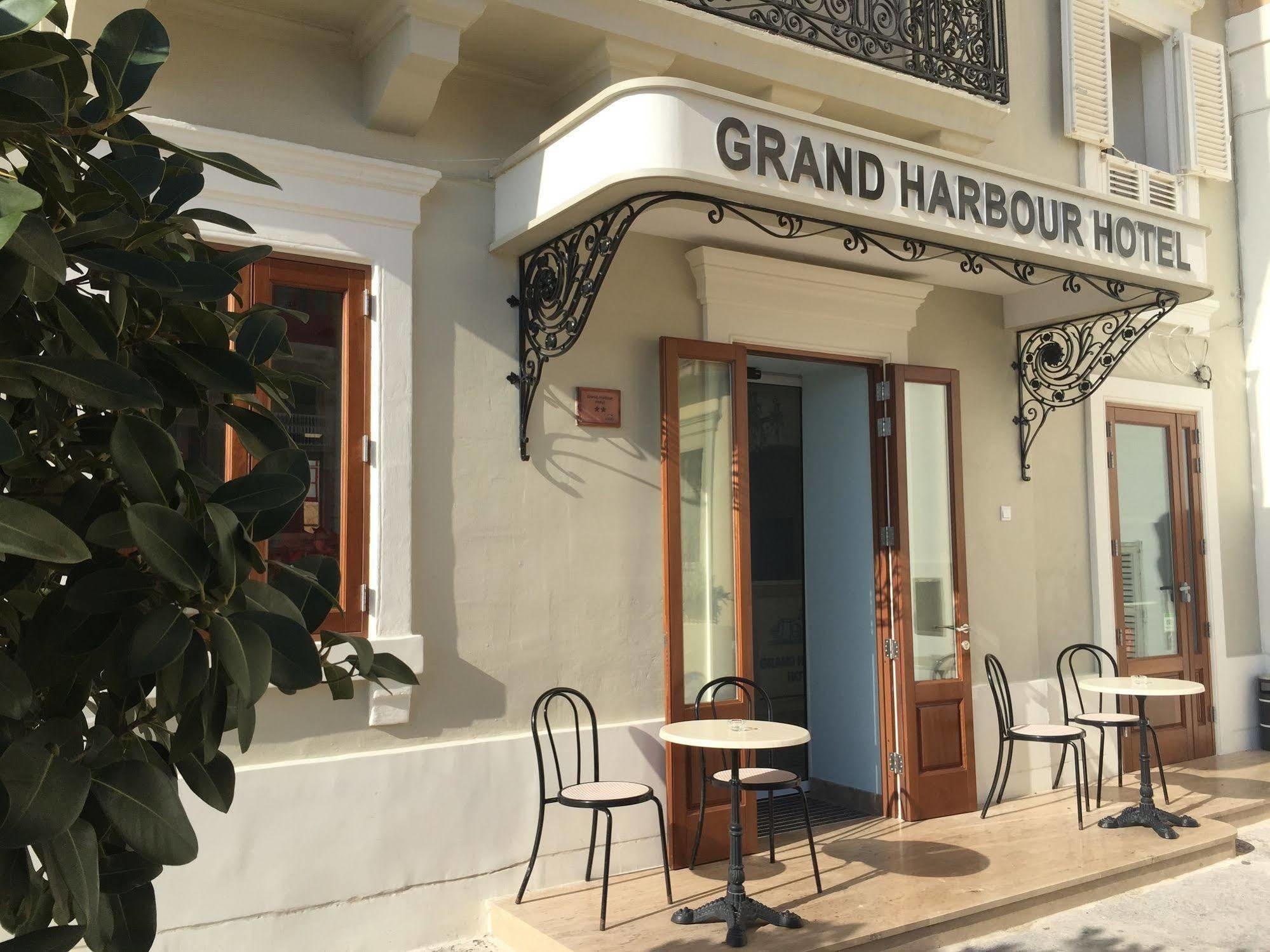 Grand Harbour Hotel