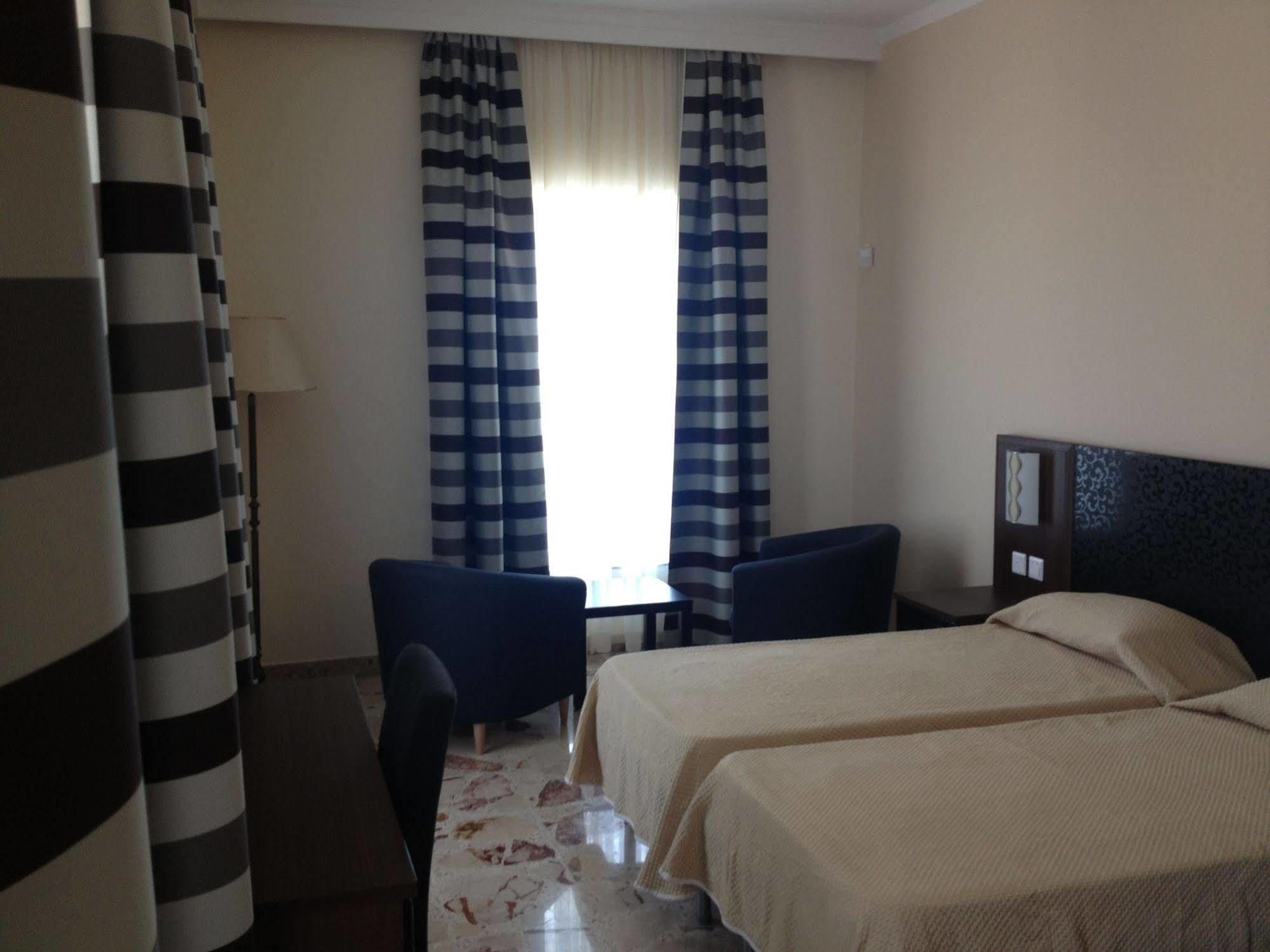Hotel Grand Harbour 2*