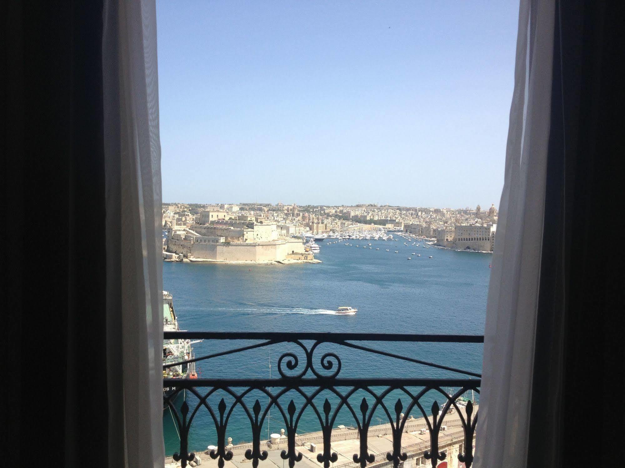 Hotel Grand Harbour 2*