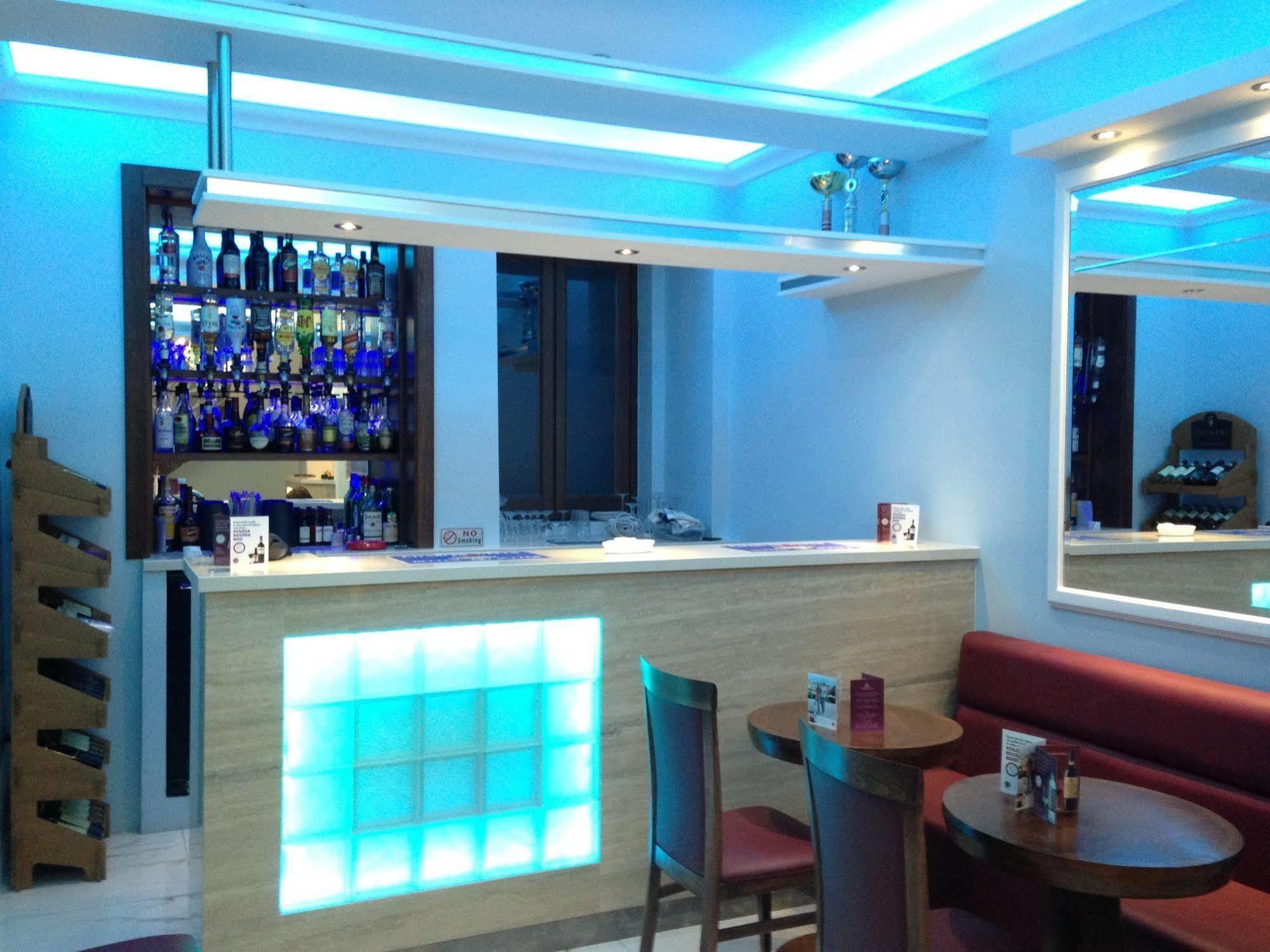 Hotel Grand Harbour 2*