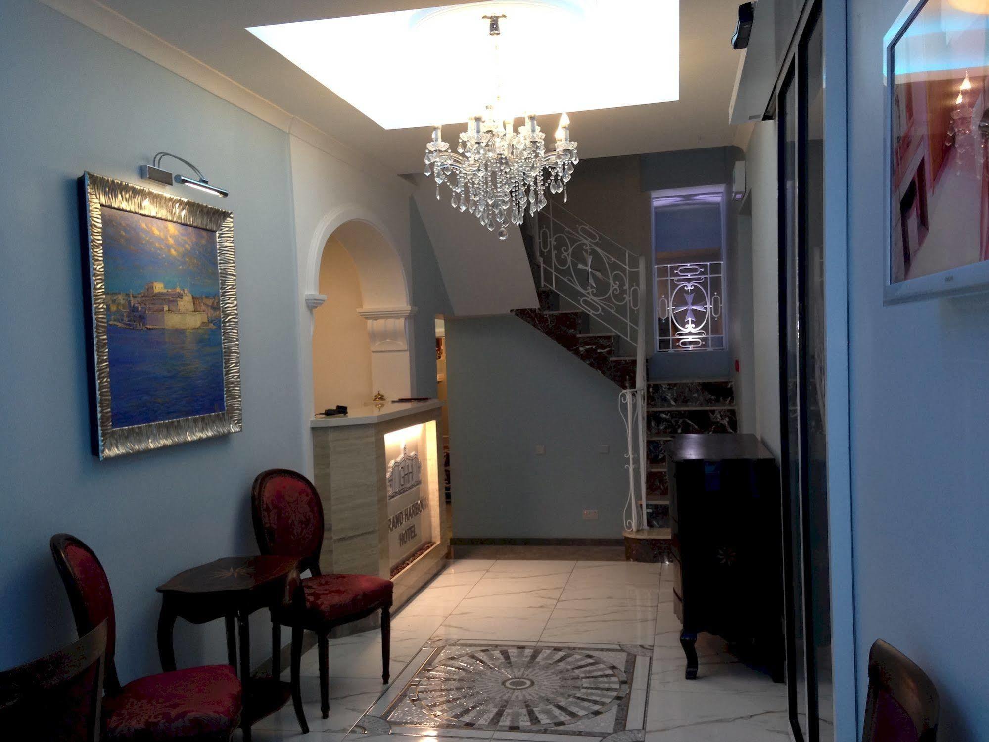 Grand Harbour Hotel 2*