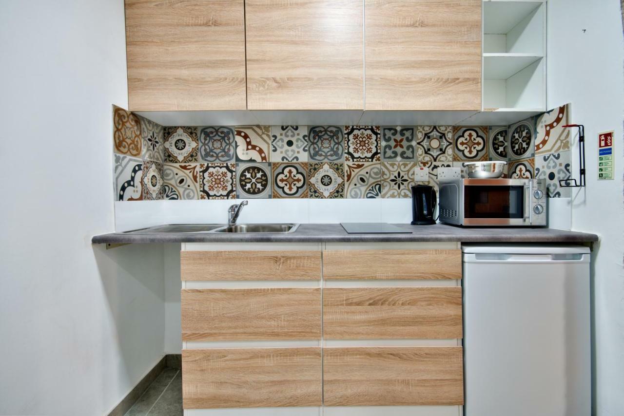 Laparelli Suites: Luxury 3 Guest house *