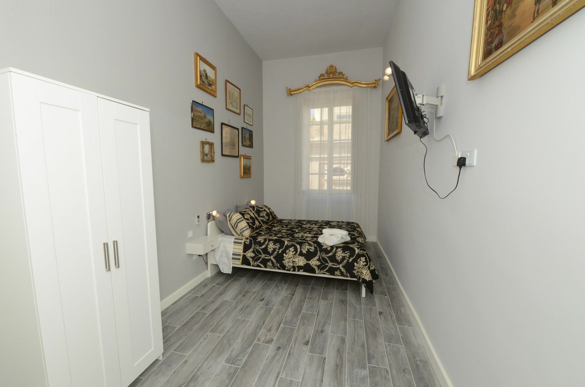 Paulos Aparthotel 4*