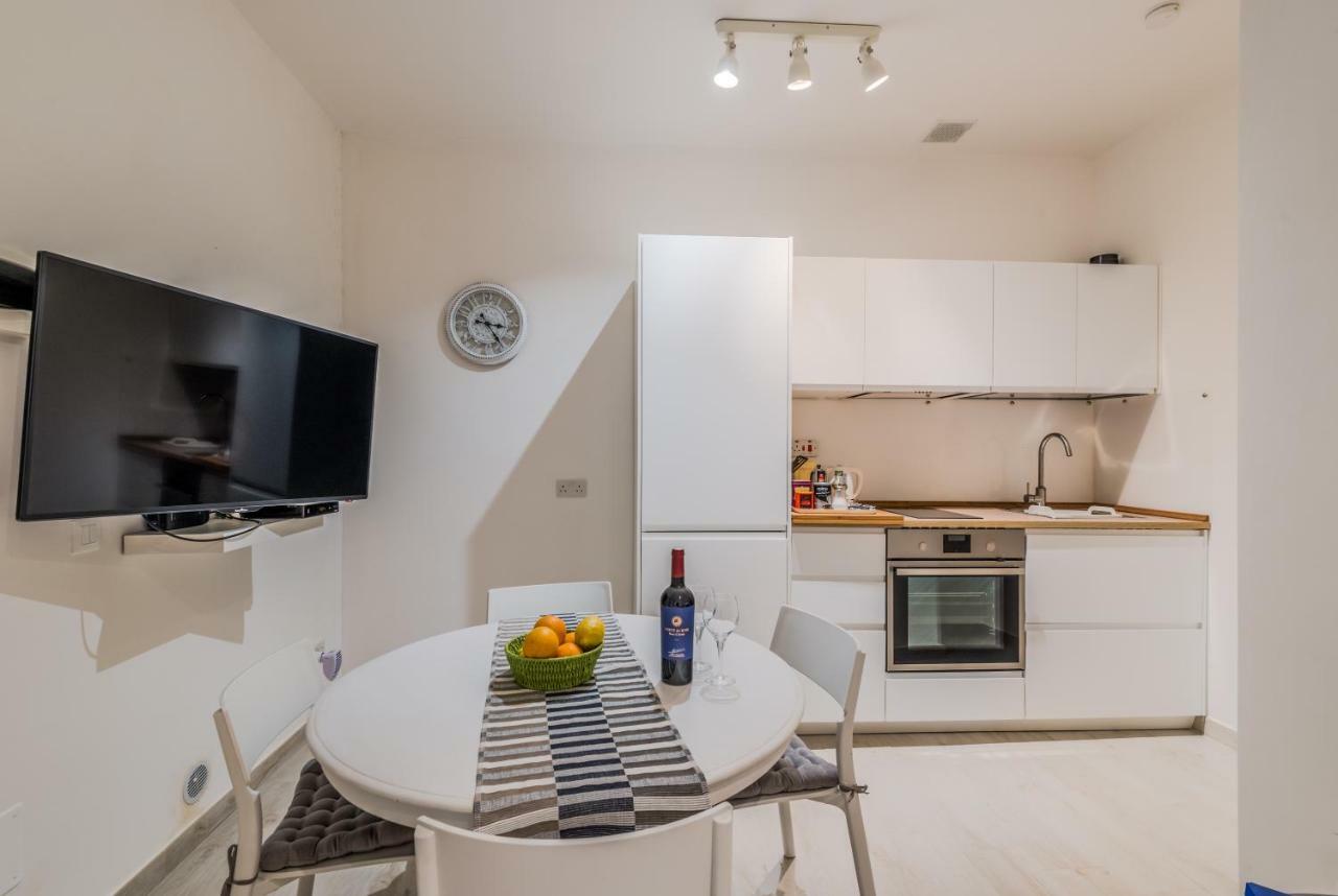 Spacious Duplex - St.paul's