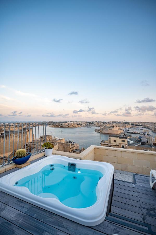 Tano's Boutique * Valletta