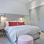 10 Strait Street